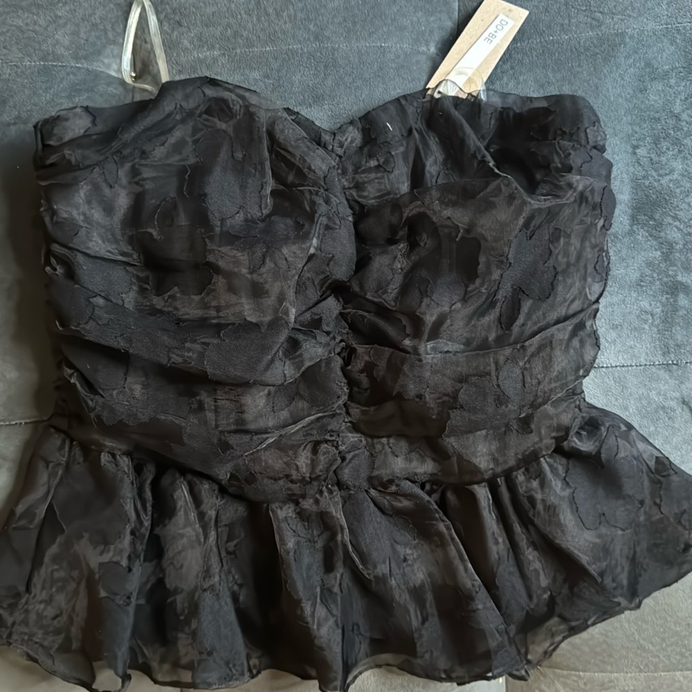 Cute strapless girly peplum style top! Black size large